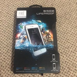 WHITE LIFEPROOF CASE
